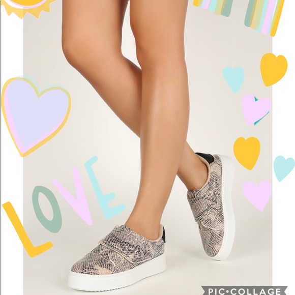 New! Snake Print Platform Sneaker with Velcro - Picture 4 of 10